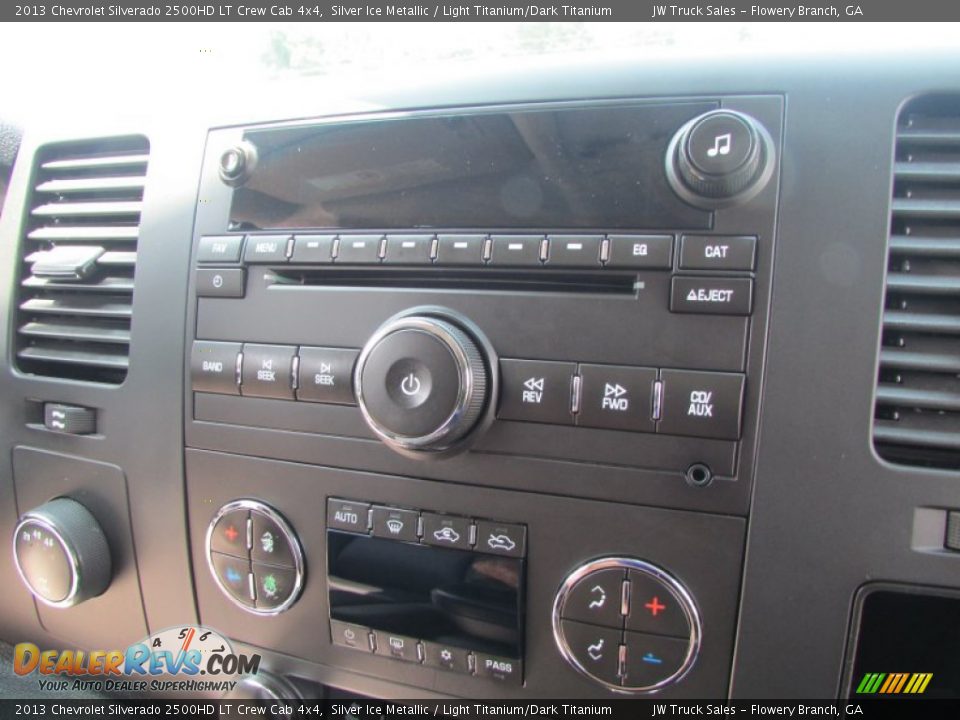 2013 Chevrolet Silverado 2500HD LT Crew Cab 4x4 Silver Ice Metallic / Light Titanium/Dark Titanium Photo #28
