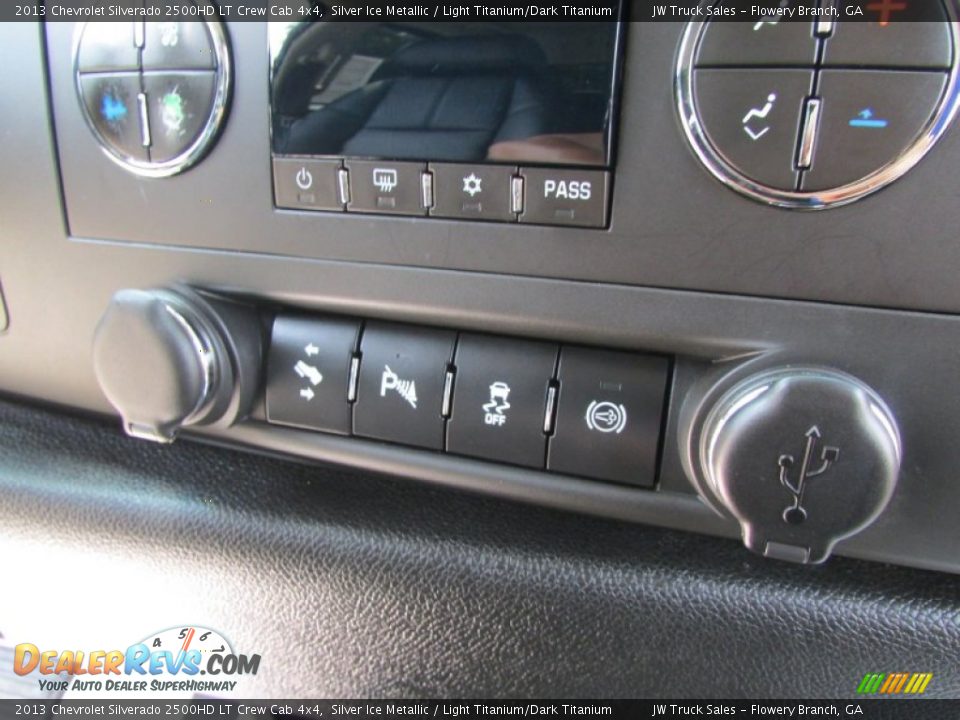 2013 Chevrolet Silverado 2500HD LT Crew Cab 4x4 Silver Ice Metallic / Light Titanium/Dark Titanium Photo #29