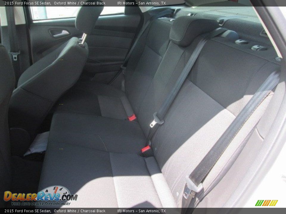 2015 Ford Focus SE Sedan Oxford White / Charcoal Black Photo #12