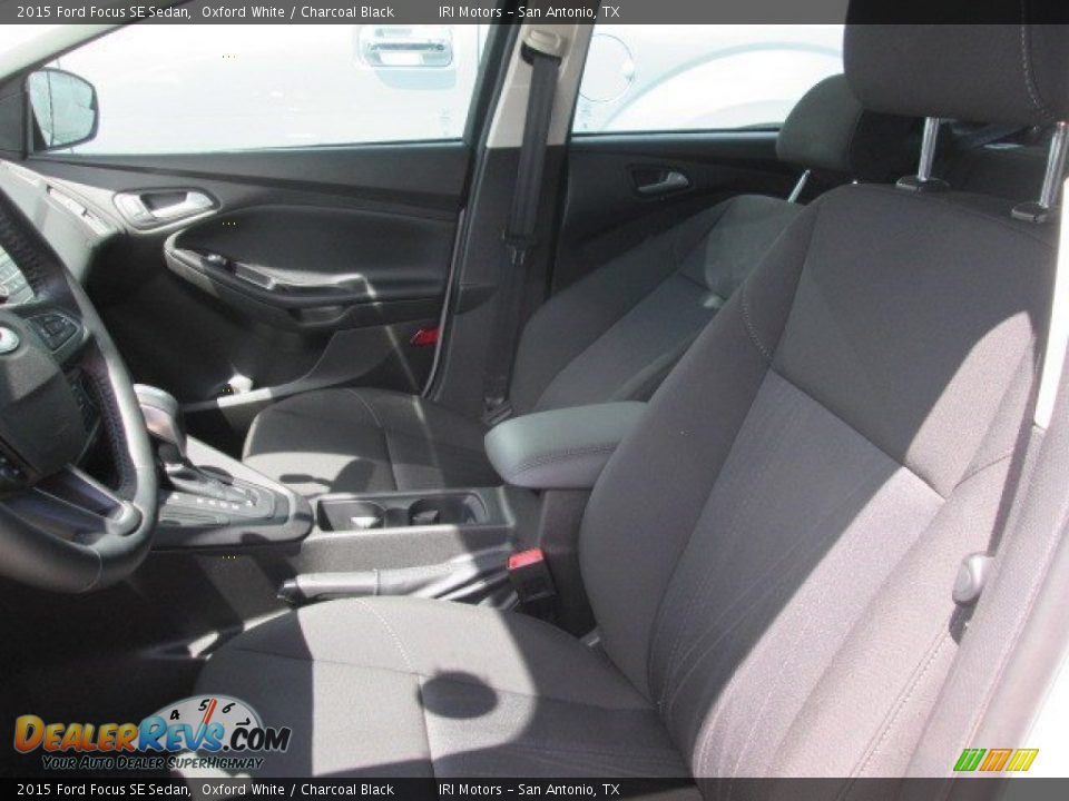 2015 Ford Focus SE Sedan Oxford White / Charcoal Black Photo #14