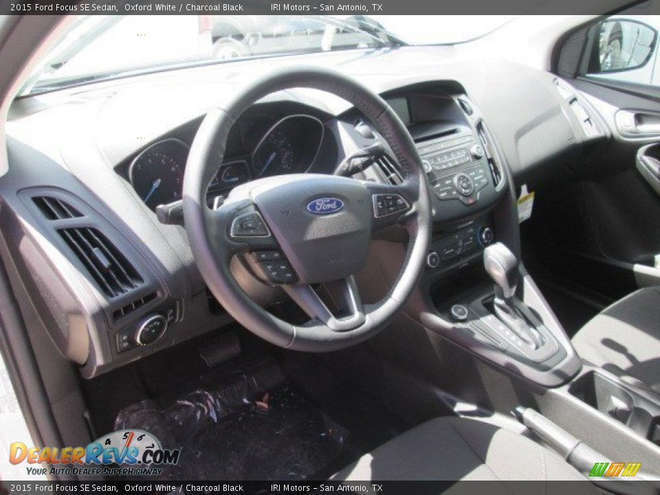 2015 Ford Focus SE Sedan Oxford White / Charcoal Black Photo #15