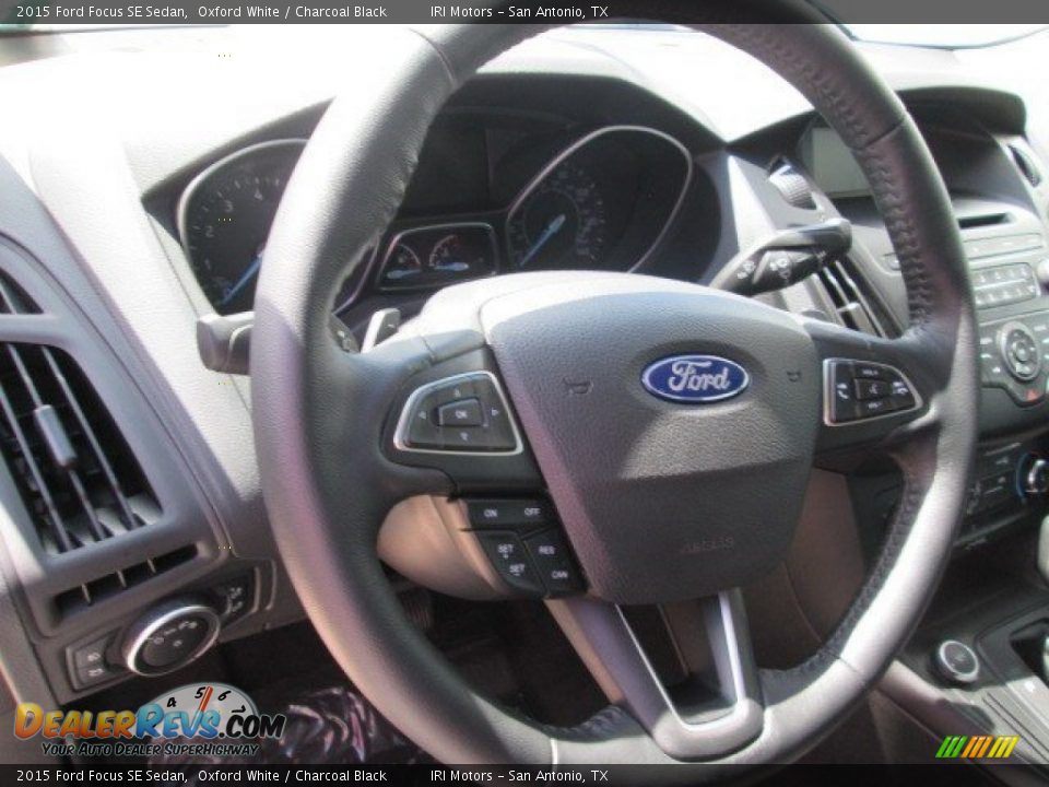2015 Ford Focus SE Sedan Oxford White / Charcoal Black Photo #18