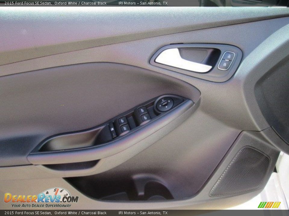 2015 Ford Focus SE Sedan Oxford White / Charcoal Black Photo #19