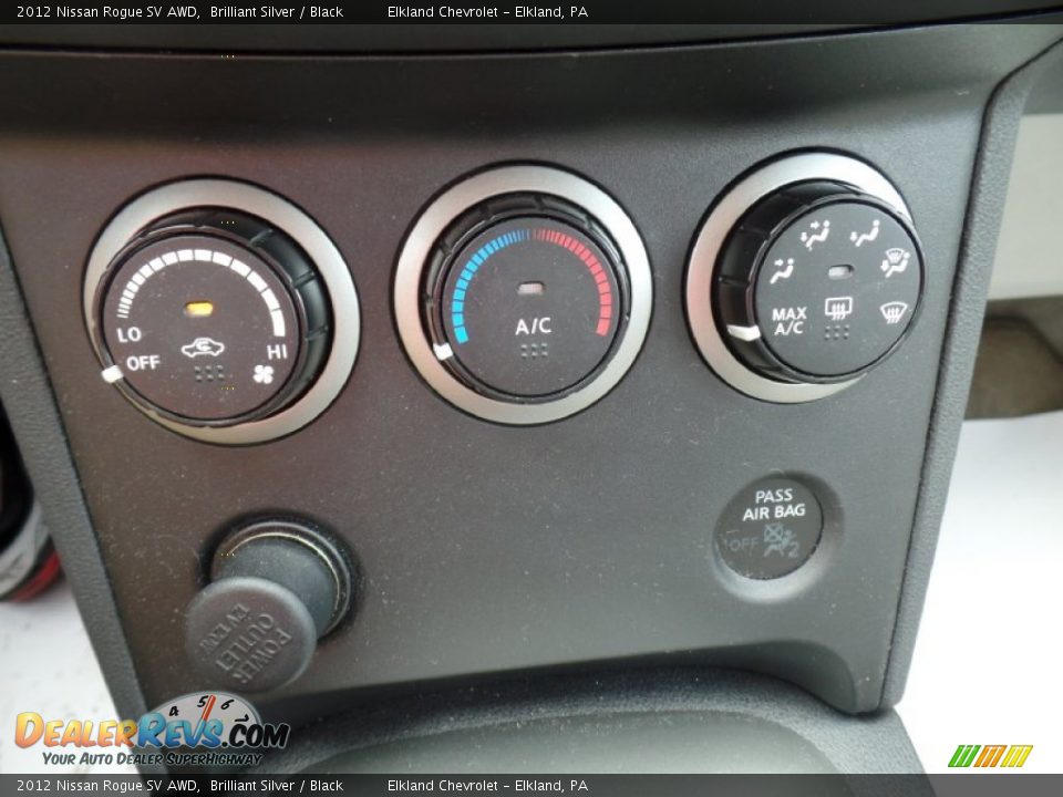 2012 Nissan Rogue SV AWD Brilliant Silver / Black Photo #31
