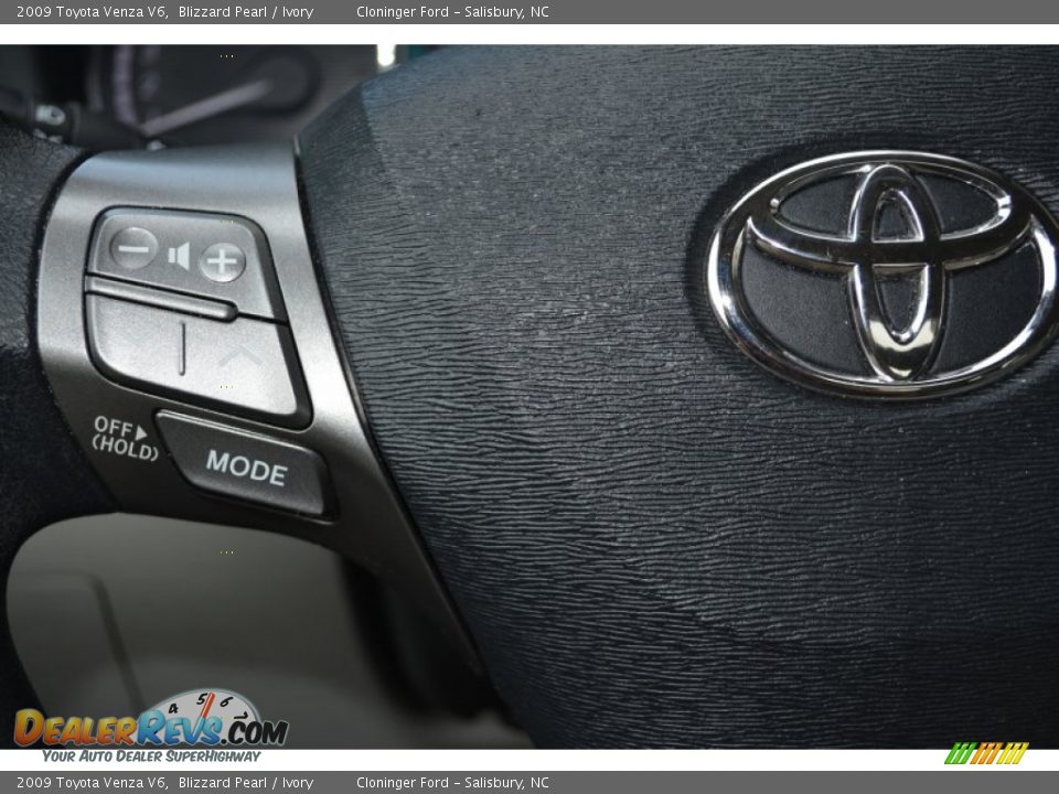 2009 Toyota Venza V6 Blizzard Pearl / Ivory Photo #25