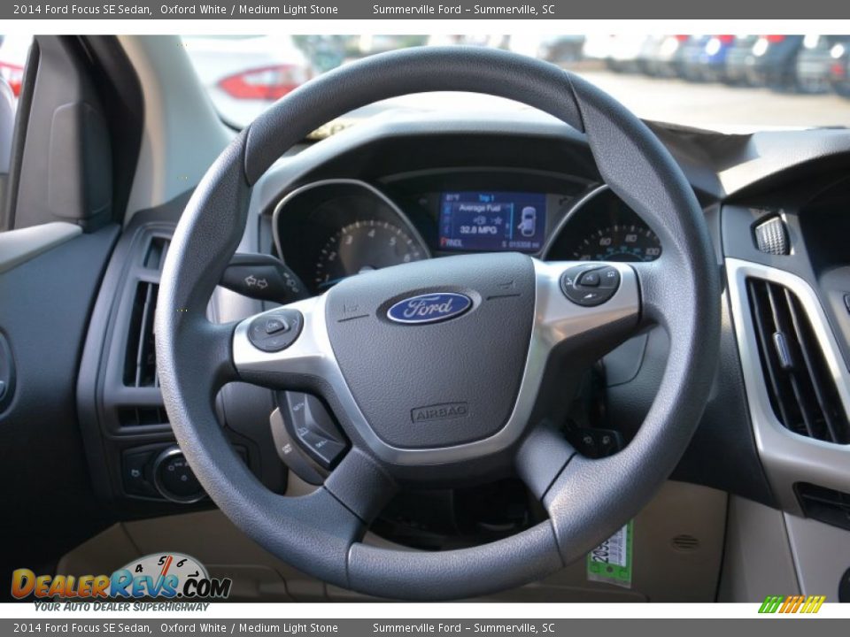 2014 Ford Focus SE Sedan Oxford White / Medium Light Stone Photo #10