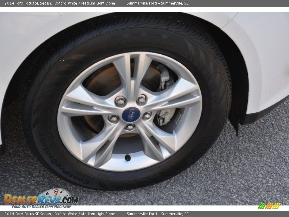 2014 Ford Focus SE Sedan Oxford White / Medium Light Stone Photo #22