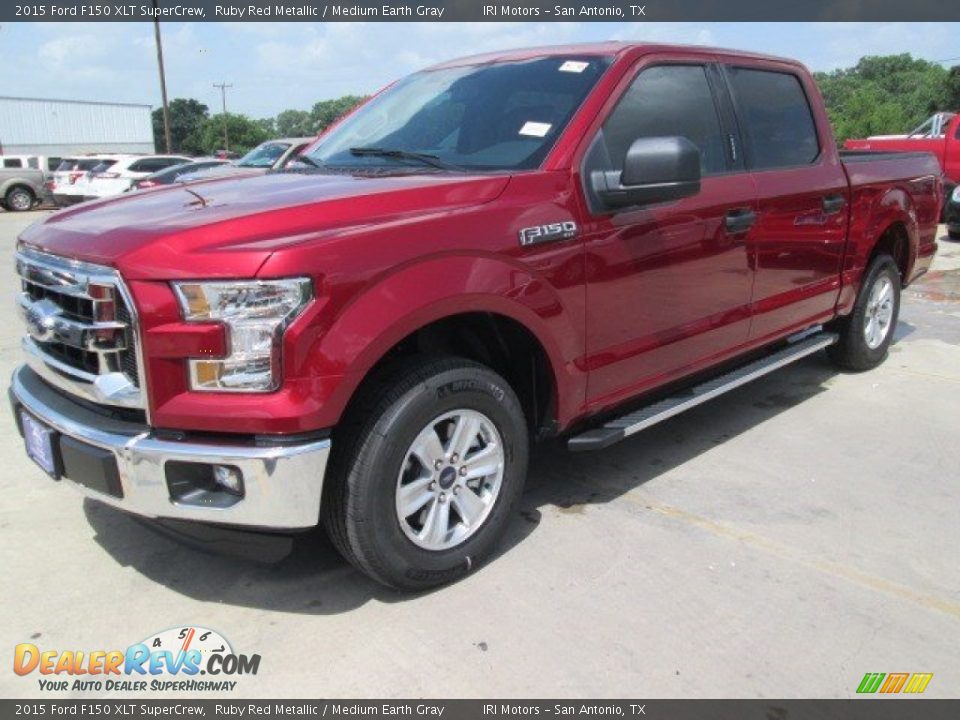 Front 3/4 View of 2015 Ford F150 XLT SuperCrew Photo #8