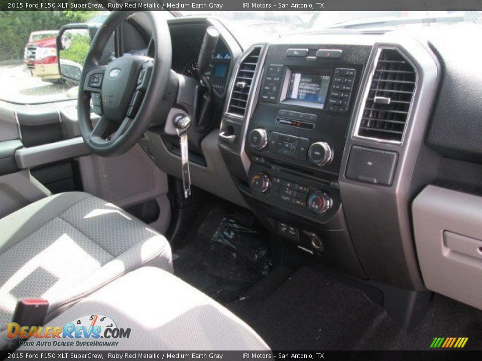 Medium Earth Gray Interior - 2015 Ford F150 XLT SuperCrew Photo #23