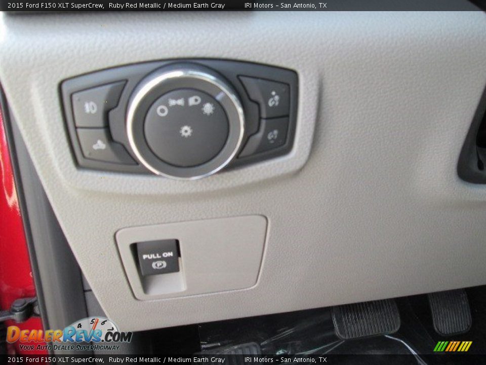 2015 Ford F150 XLT SuperCrew Ruby Red Metallic / Medium Earth Gray Photo #29