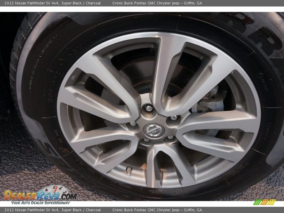 2013 Nissan Pathfinder SV 4x4 Super Black / Charcoal Photo #20
