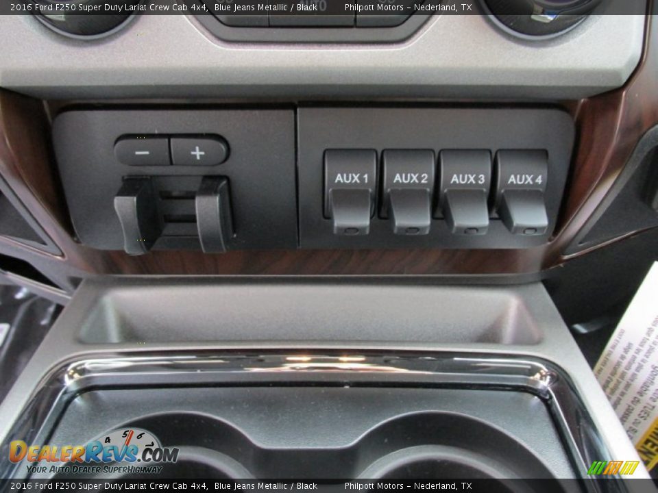 Controls of 2016 Ford F250 Super Duty Lariat Crew Cab 4x4 Photo #32