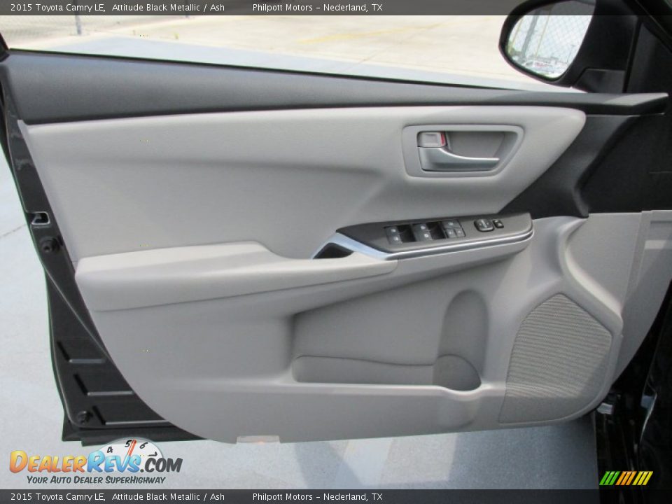 2015 Toyota Camry LE Attitude Black Metallic / Ash Photo #18