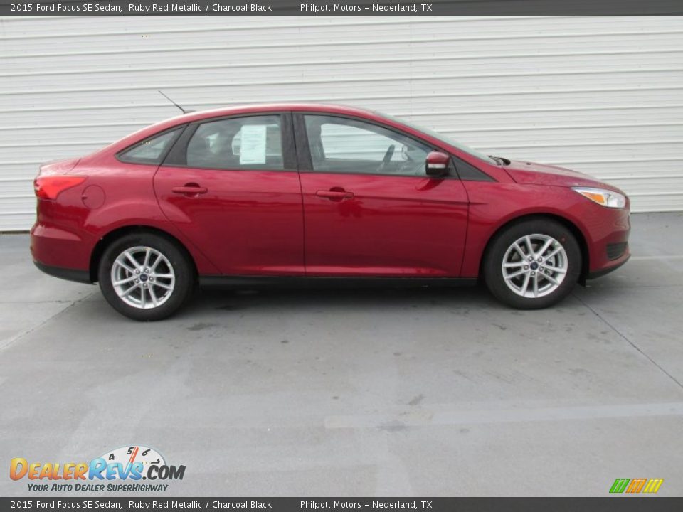 2015 Ford Focus SE Sedan Ruby Red Metallic / Charcoal Black Photo #3