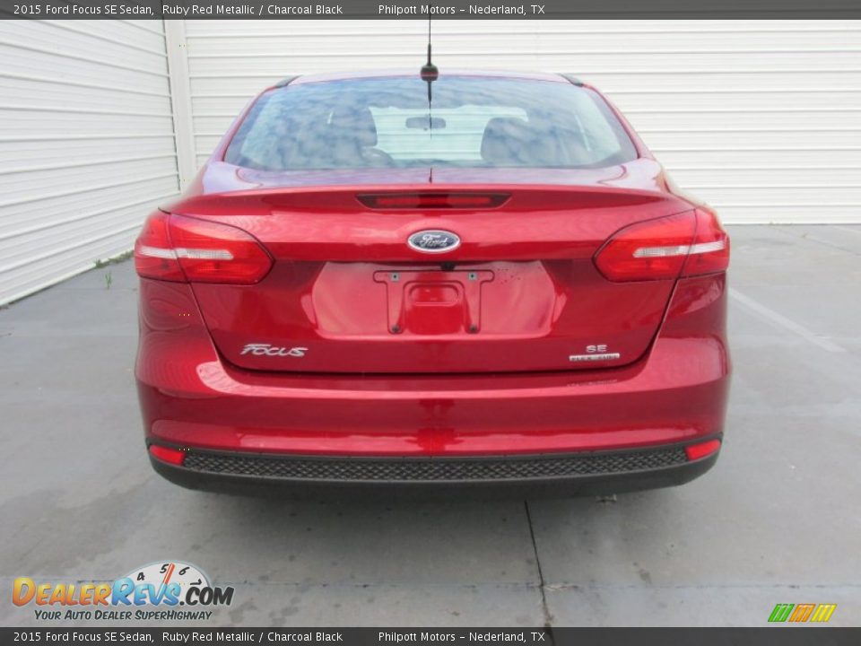 2015 Ford Focus SE Sedan Ruby Red Metallic / Charcoal Black Photo #5