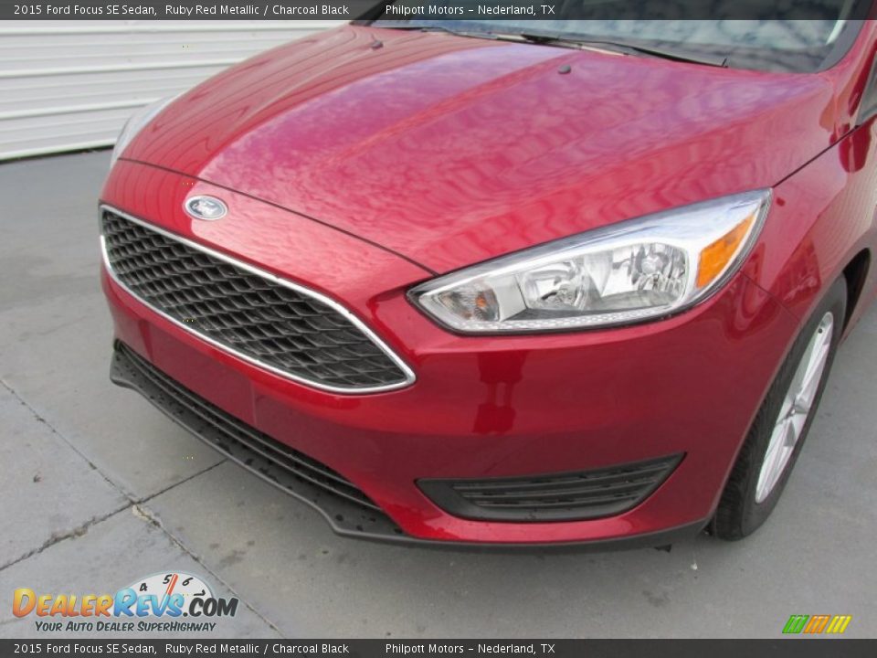 2015 Ford Focus SE Sedan Ruby Red Metallic / Charcoal Black Photo #10
