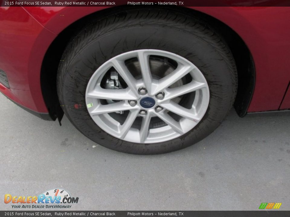 2015 Ford Focus SE Sedan Ruby Red Metallic / Charcoal Black Photo #11