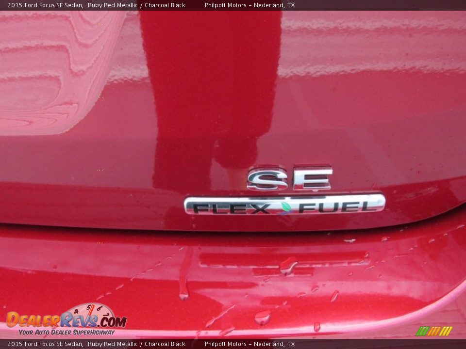 2015 Ford Focus SE Sedan Ruby Red Metallic / Charcoal Black Photo #14
