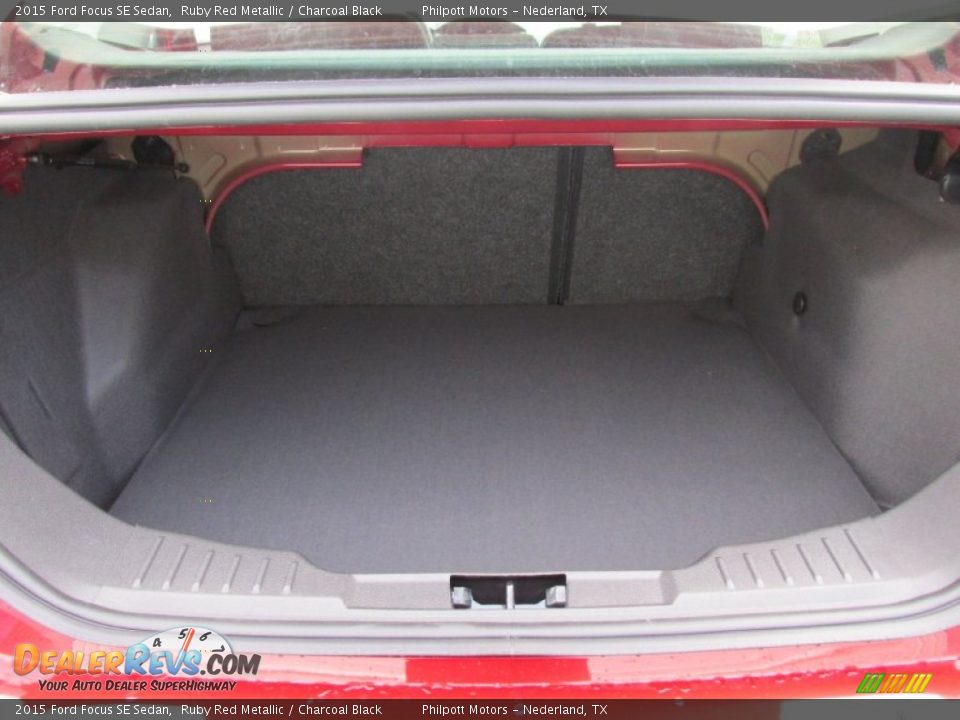 2015 Ford Focus SE Sedan Ruby Red Metallic / Charcoal Black Photo #15