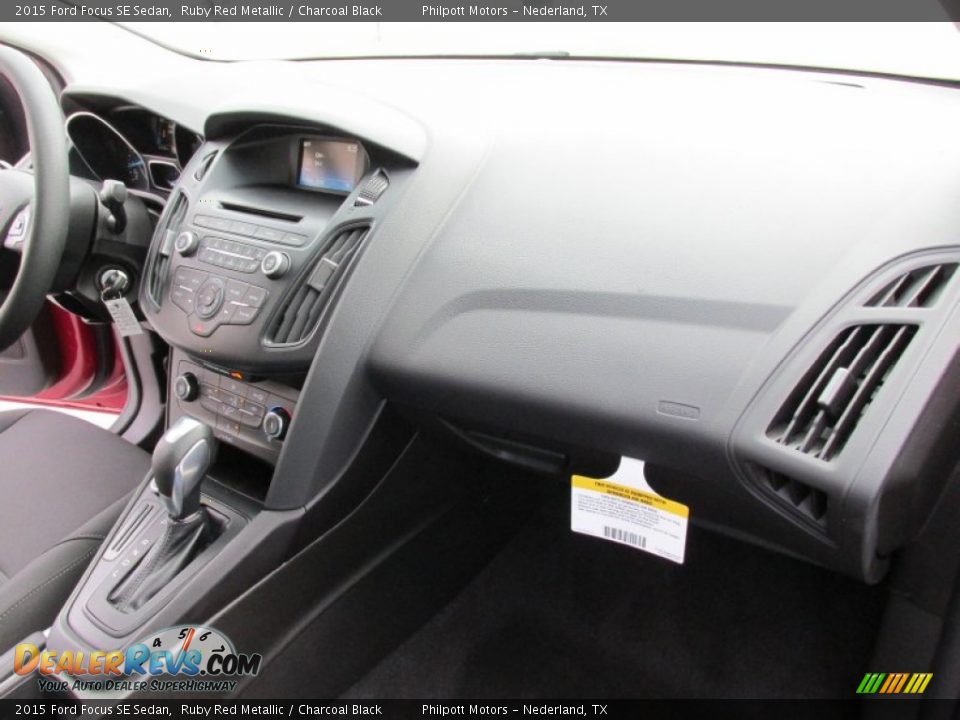 2015 Ford Focus SE Sedan Ruby Red Metallic / Charcoal Black Photo #16