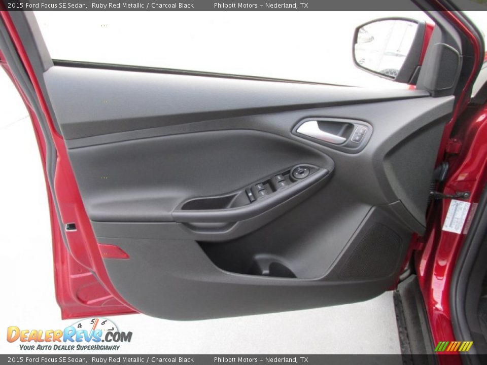 2015 Ford Focus SE Sedan Ruby Red Metallic / Charcoal Black Photo #19