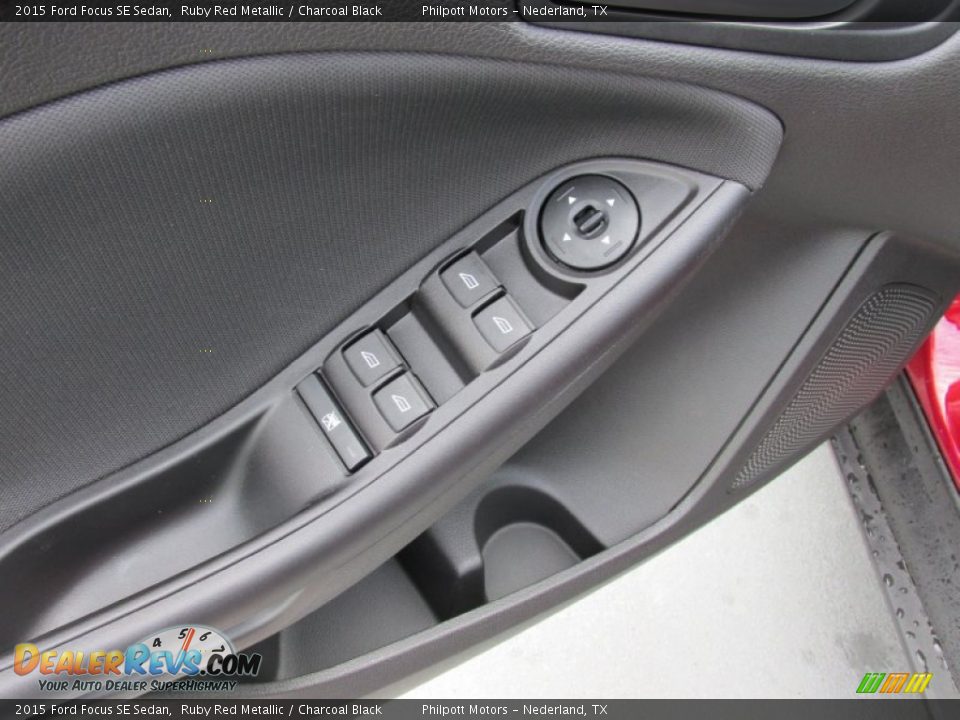 2015 Ford Focus SE Sedan Ruby Red Metallic / Charcoal Black Photo #20