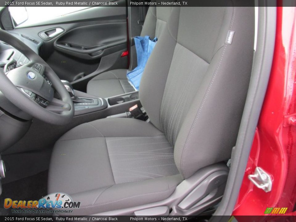 2015 Ford Focus SE Sedan Ruby Red Metallic / Charcoal Black Photo #21