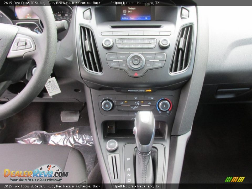 2015 Ford Focus SE Sedan Ruby Red Metallic / Charcoal Black Photo #24
