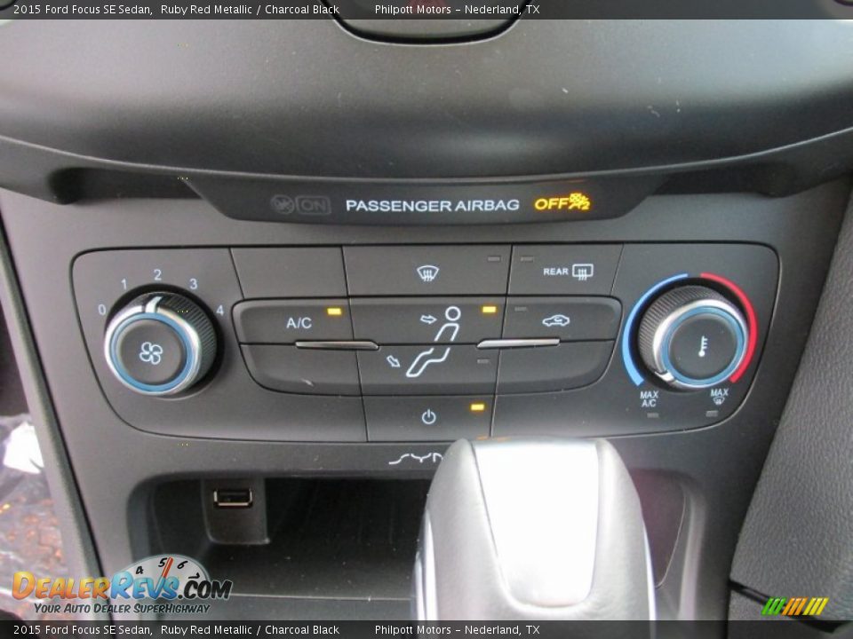 2015 Ford Focus SE Sedan Ruby Red Metallic / Charcoal Black Photo #26