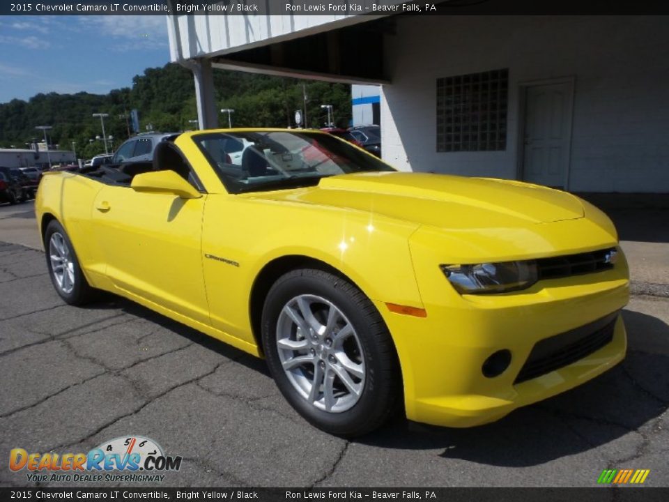 Front 3/4 View of 2015 Chevrolet Camaro LT Convertible Photo #9