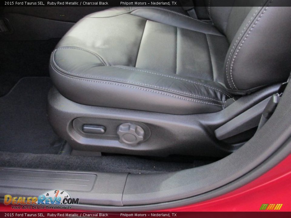Front Seat of 2015 Ford Taurus SEL Photo #22