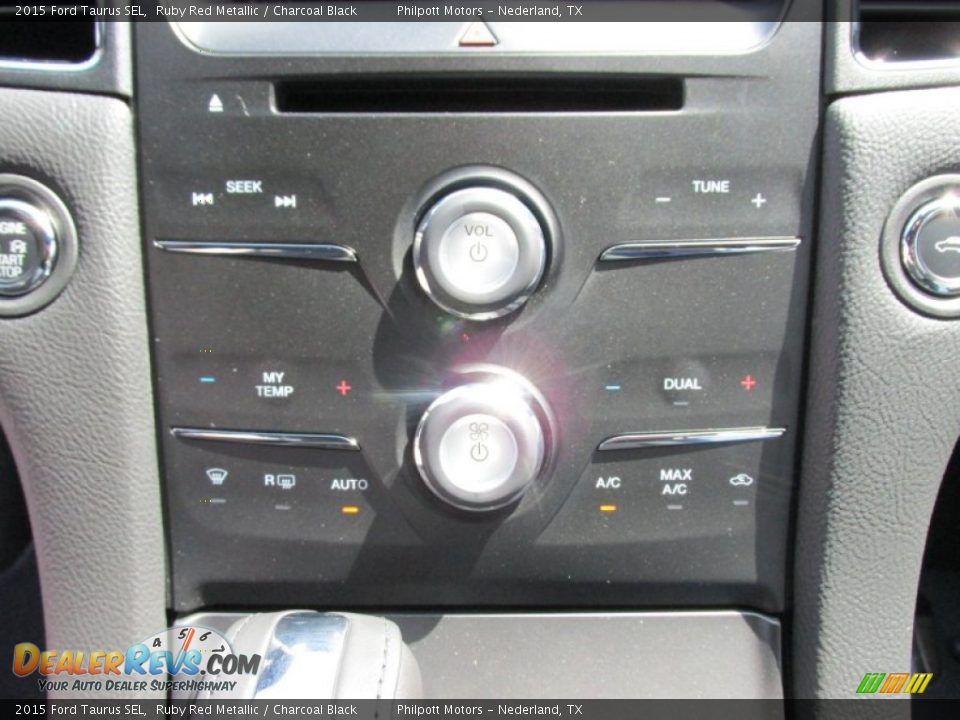 Controls of 2015 Ford Taurus SEL Photo #26