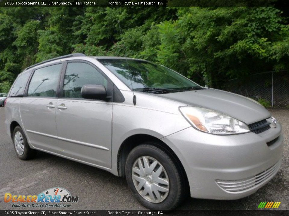 Front 3/4 View of 2005 Toyota Sienna CE Photo #1