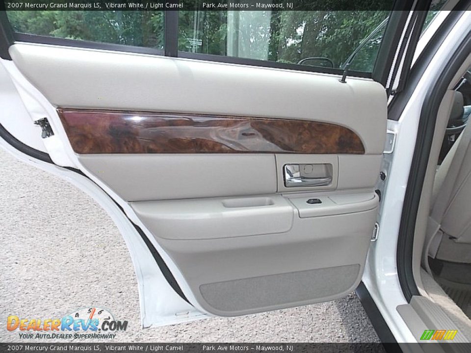 Door Panel of 2007 Mercury Grand Marquis LS Photo #14