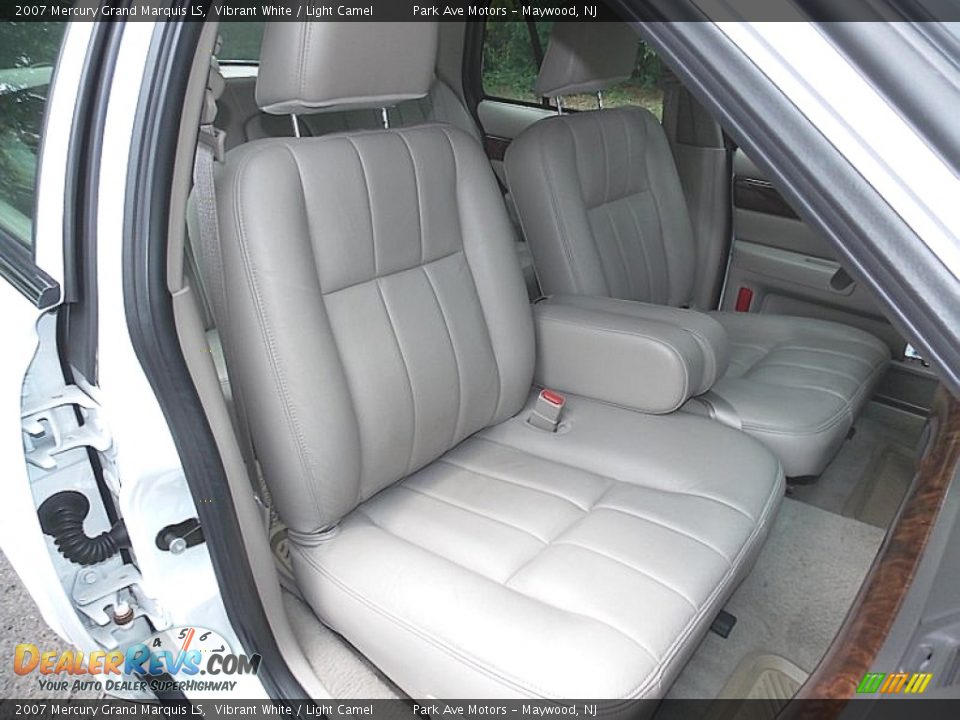Front Seat of 2007 Mercury Grand Marquis LS Photo #18