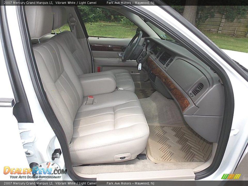 Front Seat of 2007 Mercury Grand Marquis LS Photo #19