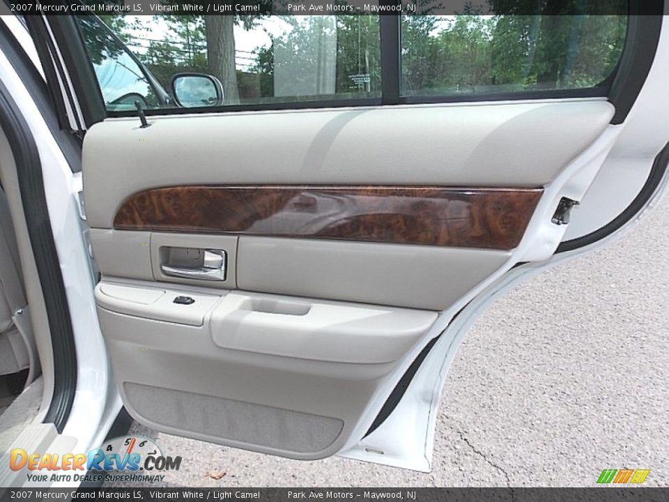 Door Panel of 2007 Mercury Grand Marquis LS Photo #20