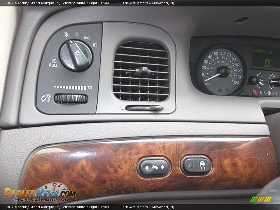 Controls of 2007 Mercury Grand Marquis LS Photo #24