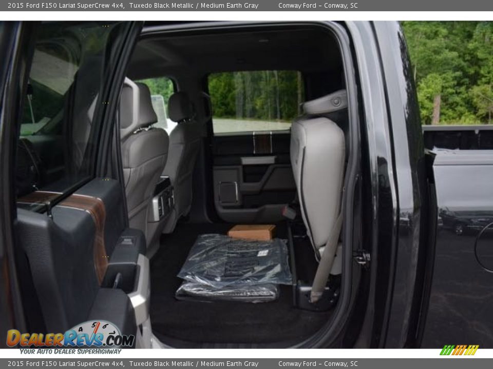 2015 Ford F150 Lariat SuperCrew 4x4 Tuxedo Black Metallic / Medium Earth Gray Photo #11