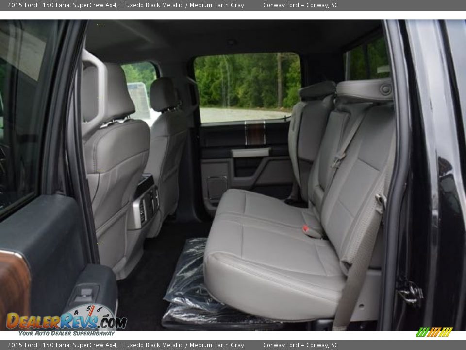 2015 Ford F150 Lariat SuperCrew 4x4 Tuxedo Black Metallic / Medium Earth Gray Photo #12