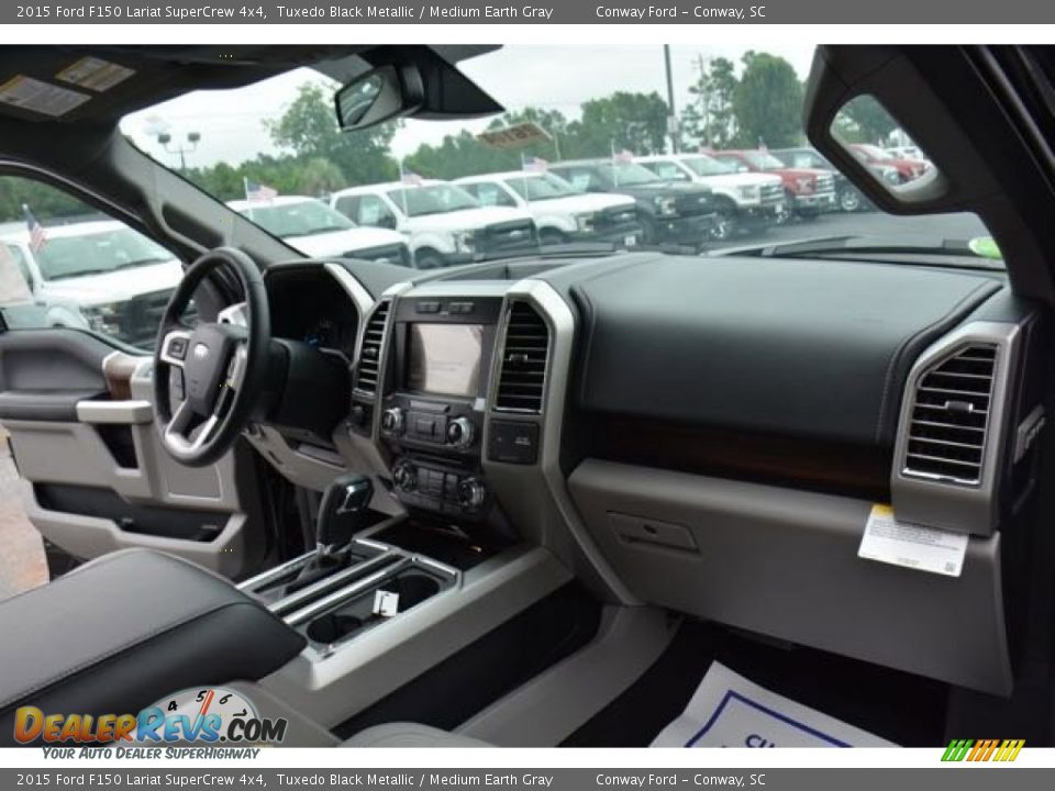 2015 Ford F150 Lariat SuperCrew 4x4 Tuxedo Black Metallic / Medium Earth Gray Photo #16
