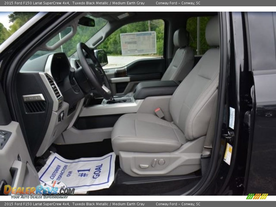 2015 Ford F150 Lariat SuperCrew 4x4 Tuxedo Black Metallic / Medium Earth Gray Photo #17