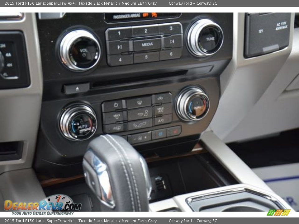 2015 Ford F150 Lariat SuperCrew 4x4 Tuxedo Black Metallic / Medium Earth Gray Photo #26