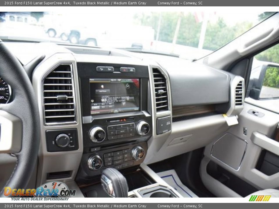 2015 Ford F150 Lariat SuperCrew 4x4 Tuxedo Black Metallic / Medium Earth Gray Photo #29