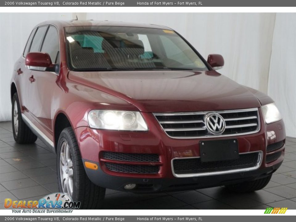 Front 3/4 View of 2006 Volkswagen Touareg V8 Photo #2