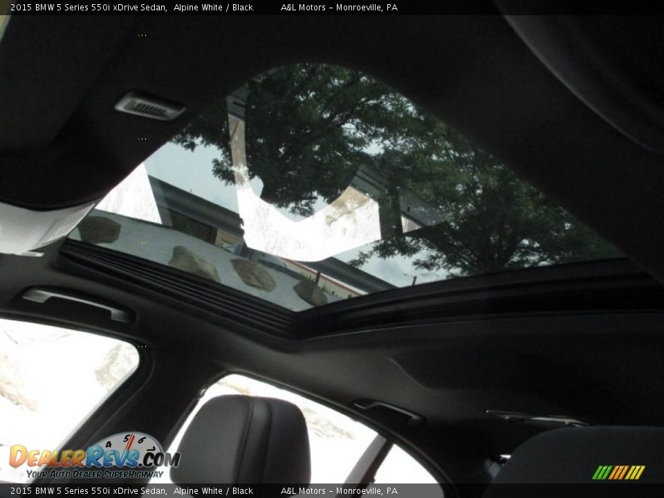 2015 BMW 5 Series 550i xDrive Sedan Alpine White / Black Photo #12