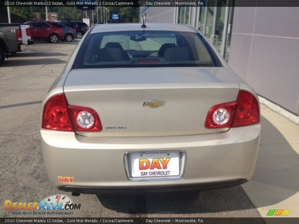 2010 Chevrolet Malibu LS Sedan Gold Mist Metallic / Cocoa/Cashmere Photo #4