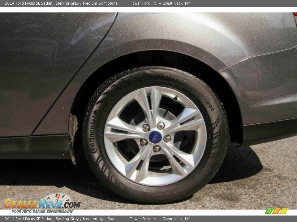 2014 Ford Focus SE Sedan Sterling Gray / Medium Light Stone Photo #11