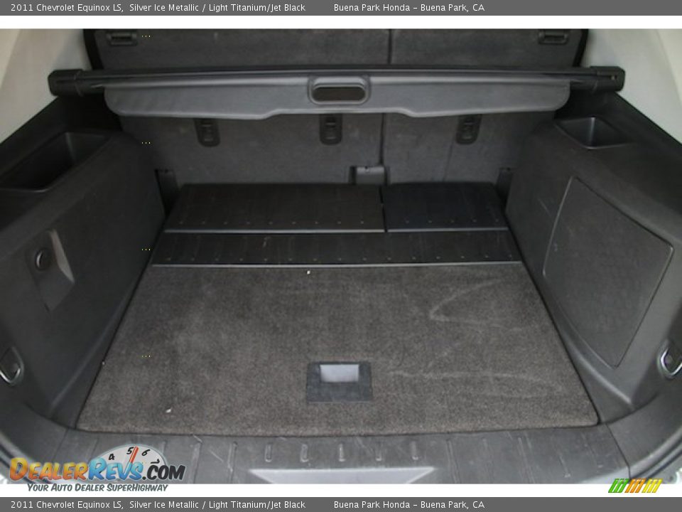 2011 Chevrolet Equinox LS Silver Ice Metallic / Light Titanium/Jet Black Photo #16