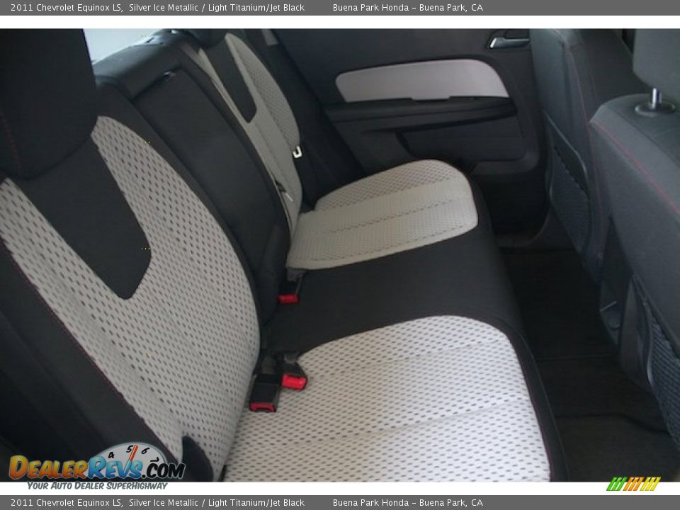 2011 Chevrolet Equinox LS Silver Ice Metallic / Light Titanium/Jet Black Photo #17